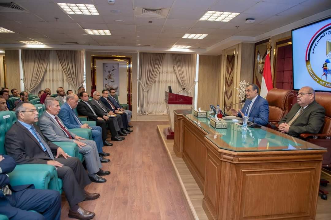 وزير الإنتاج الحربى.. للقيادات : إنهاء المشروعات المتعاقد عليها فى التوقيتات المحددة والاهتمام بمنظومة تسويق المنتجات 