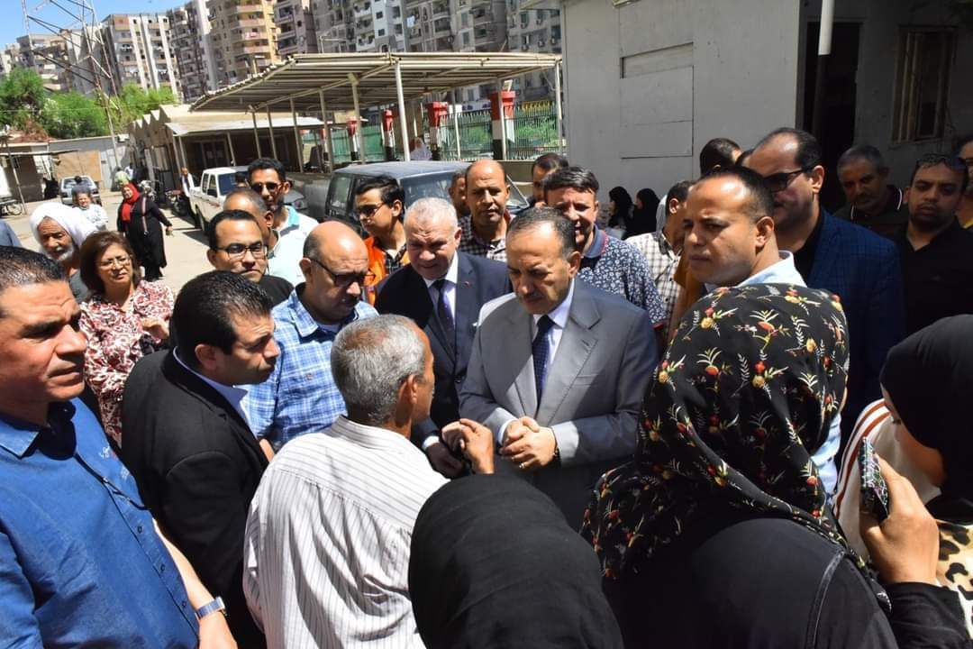 محافظ أسيوط يشهد تسليم شحنة جديدة من الأدوية والمستلزمات الطبية