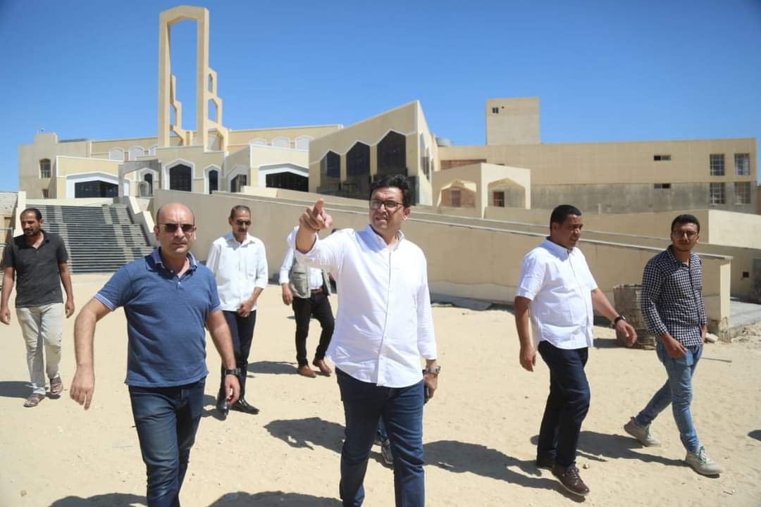 وزير الثقافة يتفقد "واحة الثقافة" و"قصر الإبداع الفنى " ب6 أكتوبر للوقوف على سير العمل