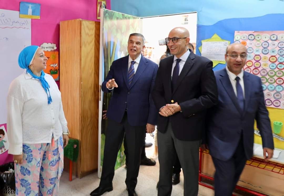 وزير التعليم ومحافظ الإسكندرية يتفقدان مدرستى "أشرف الخواجه الرسمية" و"الشهيد المقدم شريف محمد عمر الإعدادية