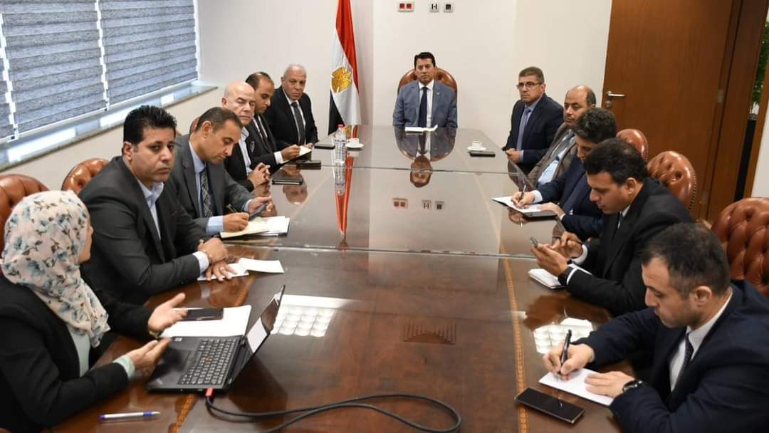وزير الشباب والرياضة يلتقى رئيس هيئة تنمية الصعيد 