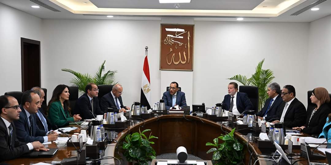 رئيس الوزراء يتابع الإجراءات التنفيذية لمبادرات دعم القطاعات الإنتاجية "الصناعة والزراعة" والسياحة