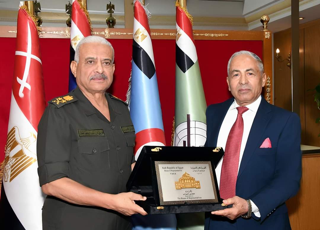 وزير الدفاع يلتقى وفدا من أعضاء لجنة الدفاع والأمن القومى بمجلس النواب
