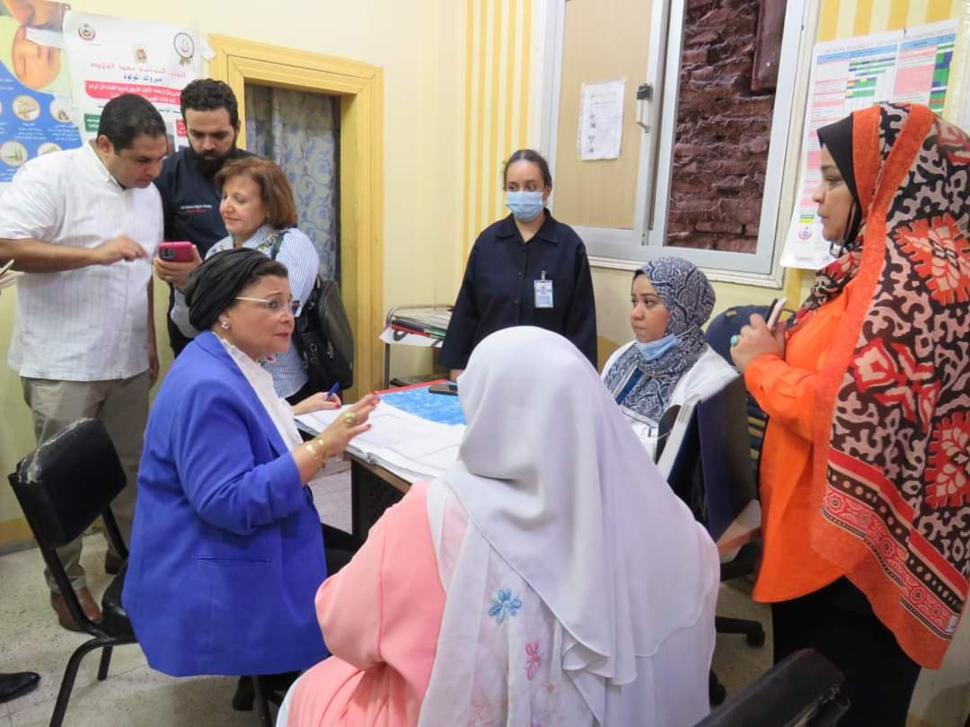 نائب وزير الصحة تتفقد مكتب صحة أول بالأقصر