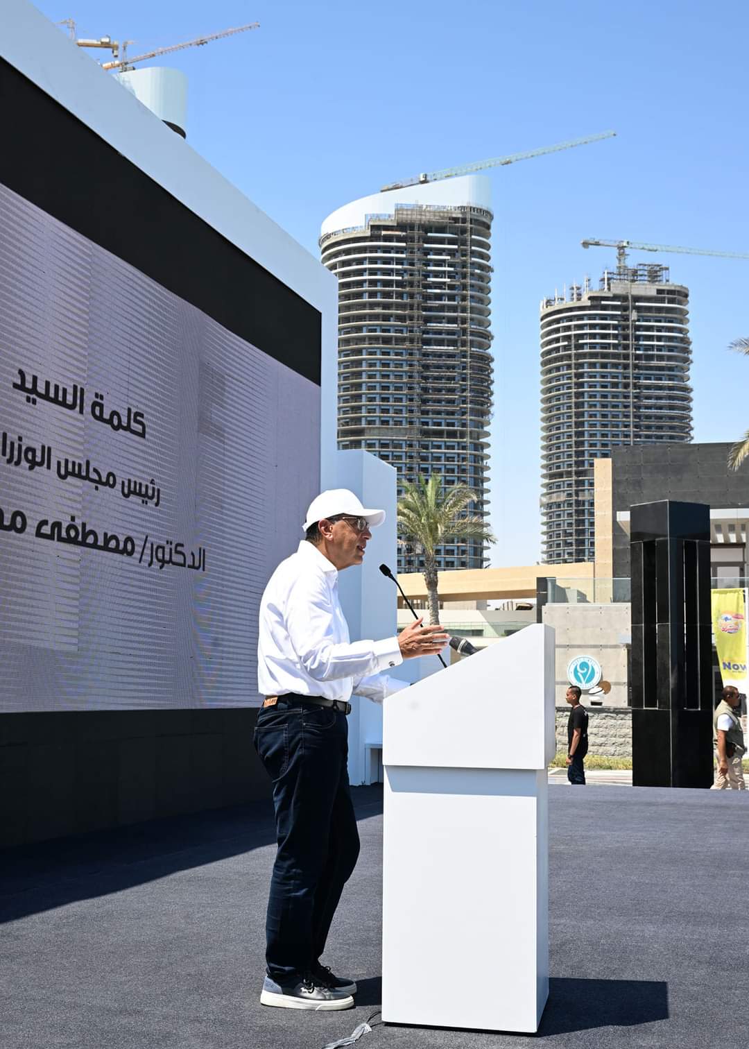 رئيس الوزراء: كورنيش عالميّ بالعلمين جميع المواطنين 
