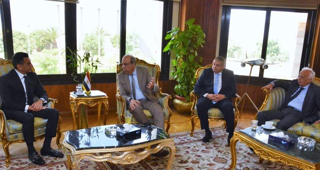 وزير الطيران يبحث مع نائب رئيس المبيعات والتسويق لشركة بوينج العالمية التعاون فى صناعة النقل الجوى 