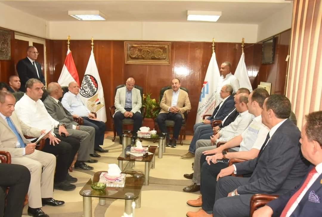 وزير قطاع الأعمال يلتقى محافظ القليوبية ونواب البرلمان