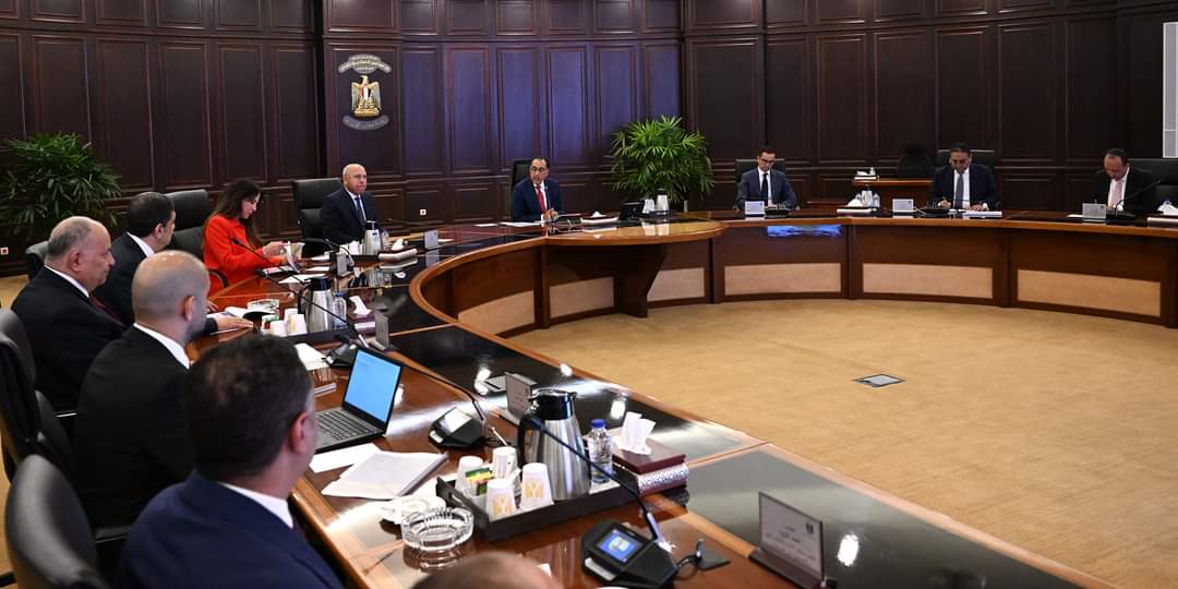 رئيس الوزراء يبحث مع مسئولى مجموعة "القصراوى " للسيارات فرص التصنيع المحلى والتصدير