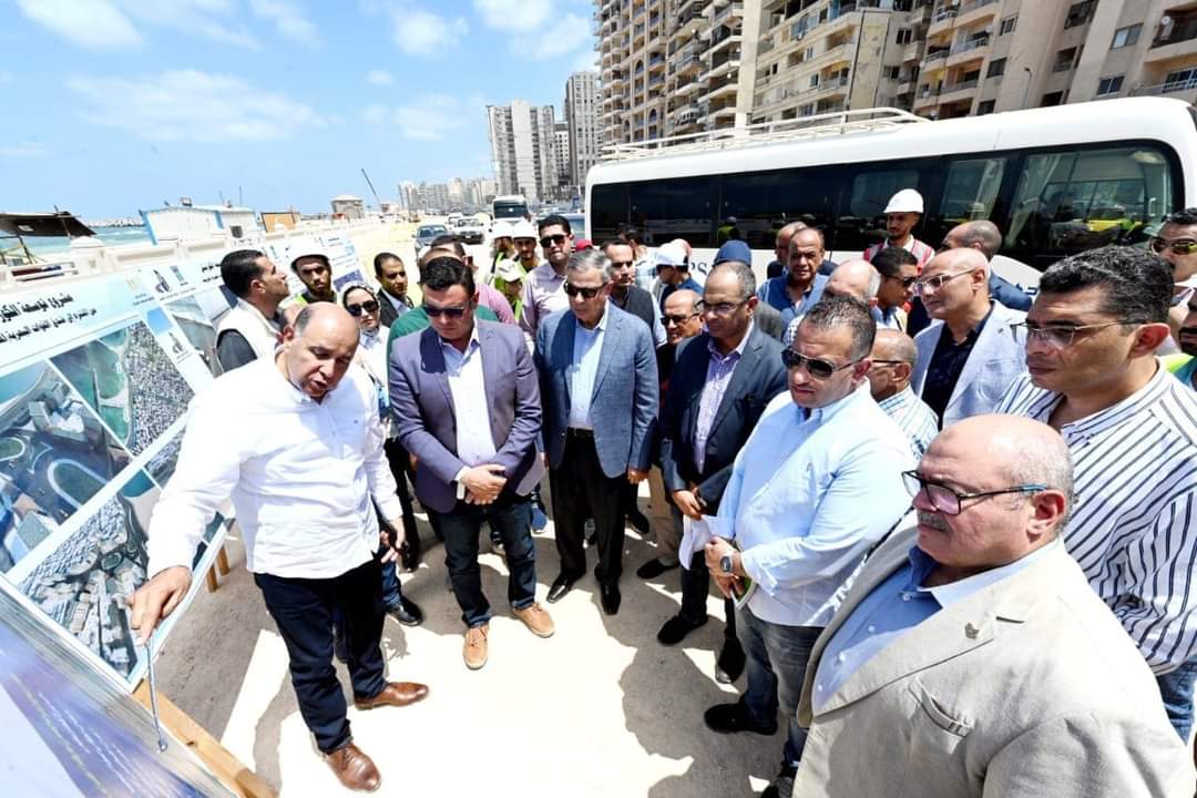 وزير الإسكان ومحافظ الإسكندرية يتفقدان مشروع توسعة كورنيش الإسكندرية
