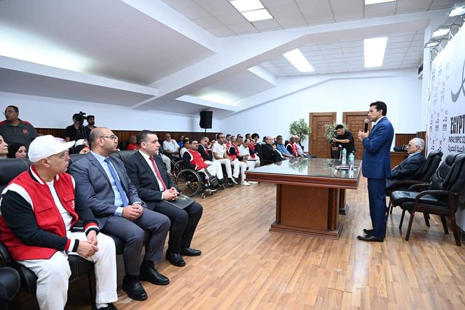 وزير الشباب يلتقي البعثة البارالمبية المُشاركة فى دورة الألعاب بباريس