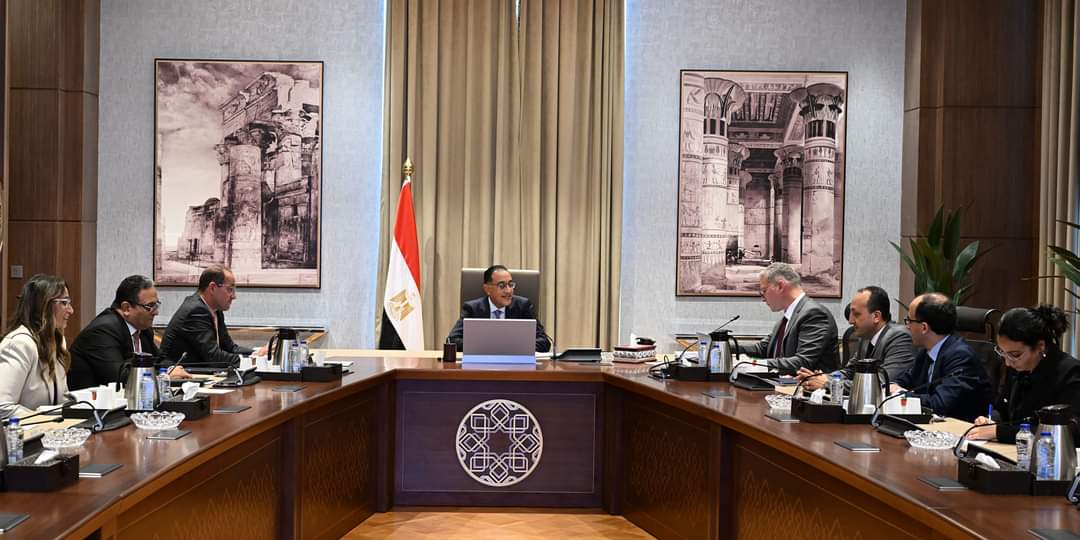 رئيس الوزراء يستعرض الفرص الاستثمارية المتاحة بقطاعات البترول والغاز والتعدين