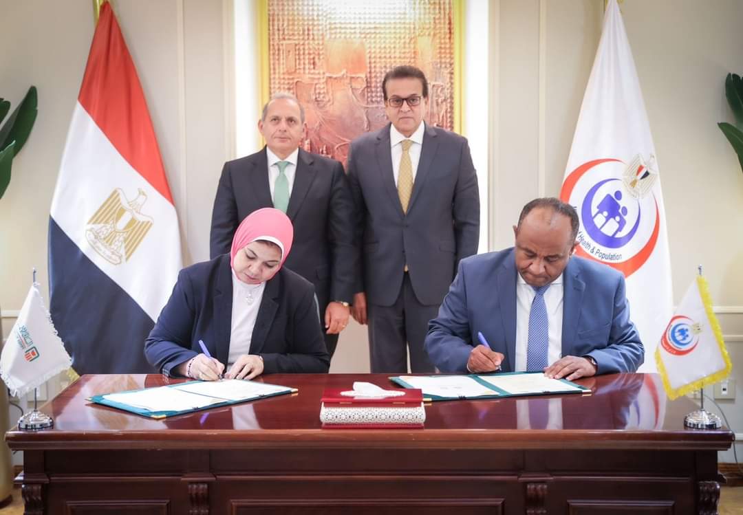 وزير الصحة : بروتوكول تعاون مع البنك الأهلى المصرى لدعم منظومتي الرعايات المركزة والغسيل الكلو