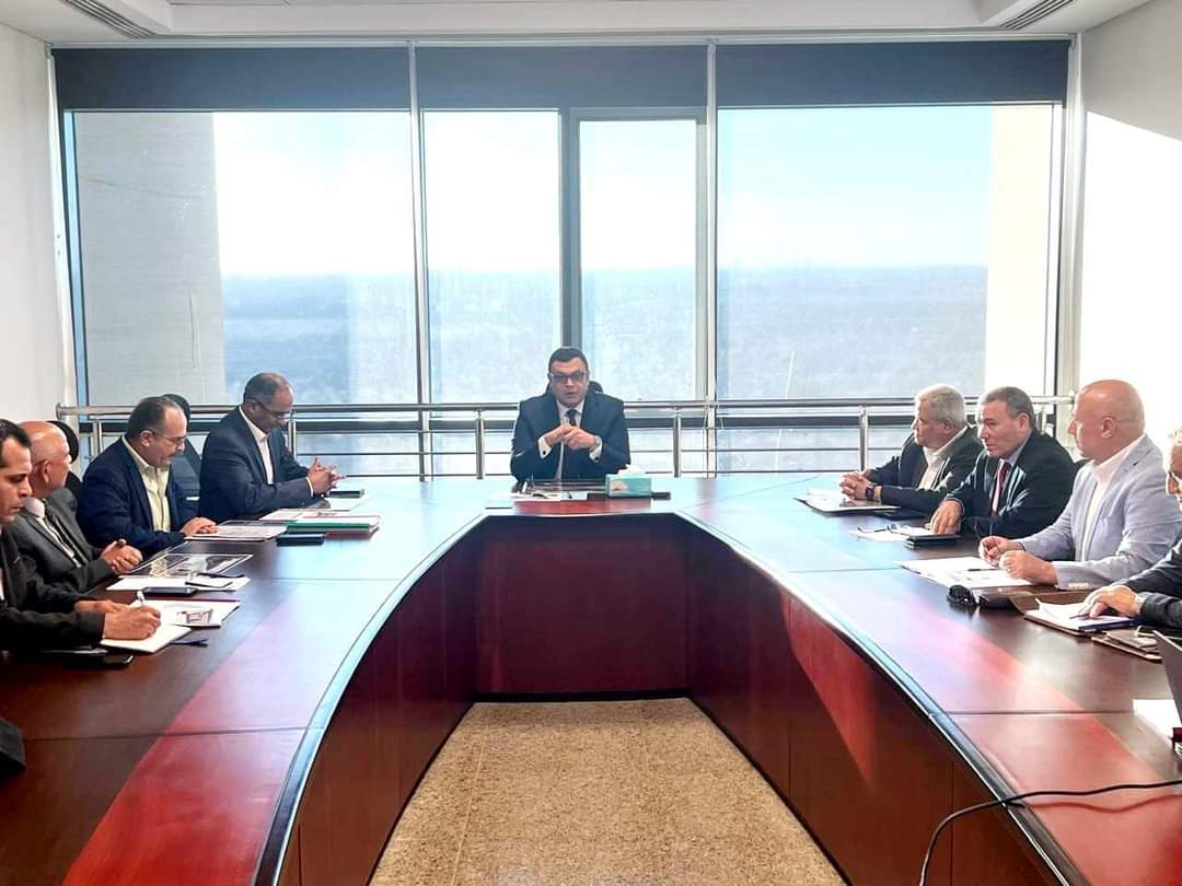 وزير الإسكان يستعرض التقنيات الحديثة المستخدمة فى مجال التحلية