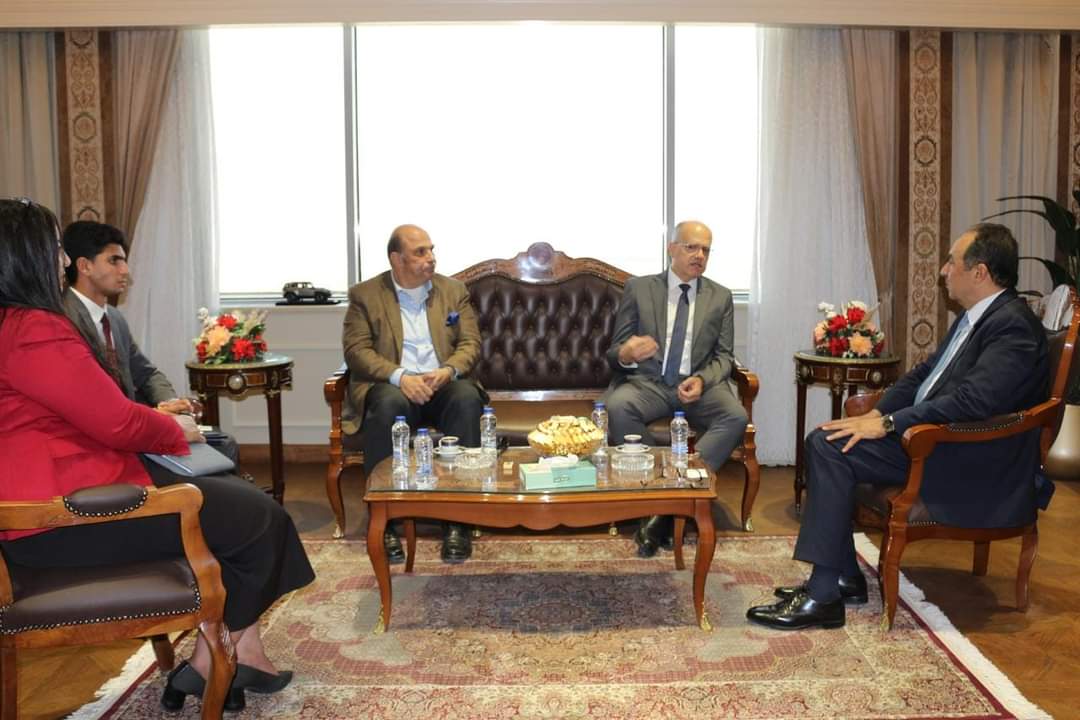 وزير قطاع الأعمال العام يبحث مع رئيس الجامعة الألمانية بالقاهرة فرص التعاون