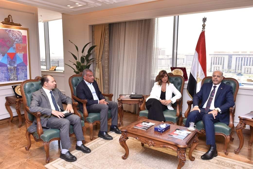 جبران :الحكومة تعمل بروح الفريق الواحد للنهوض بالصناعة وتشجيع الإستثمار والتصدير