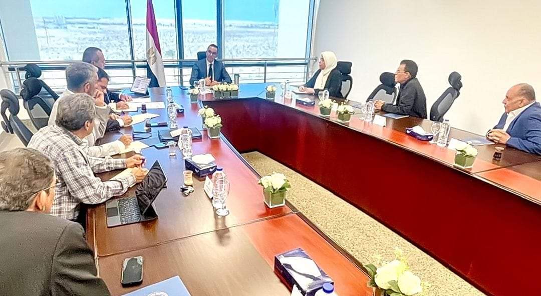 وزير الإستثمار والتجارة الخارجية يبحث مستقبل صناعة السيراميك بمصر 