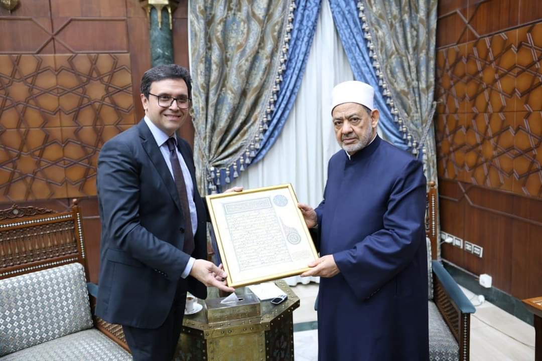 شيخ الأزهر يدعو للتصدى للأنماط الفنية والثقافية.. عزلت الشباب العربى عن هويته الدينية والأخلاقية