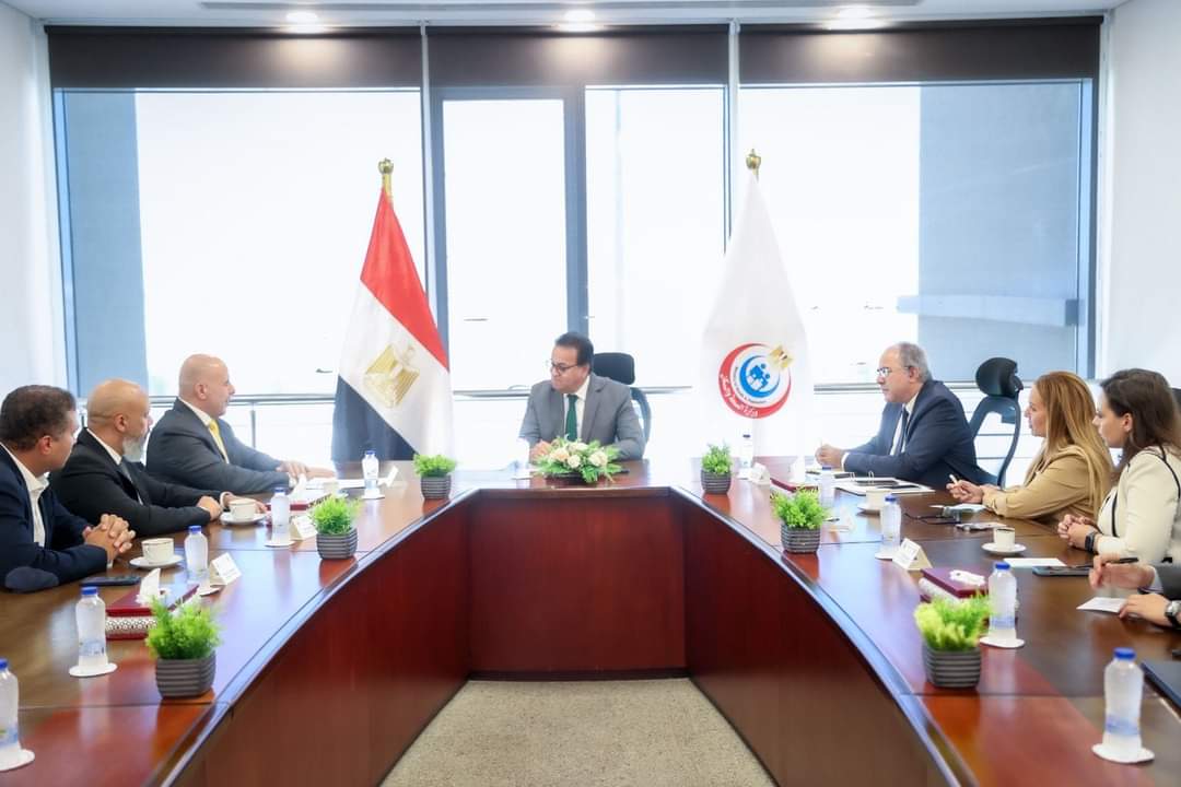 وزير الصحة يبحث تنفيذ مشروع التصنيع المحلي لأجهزة الموجات الصوتية "السونار"