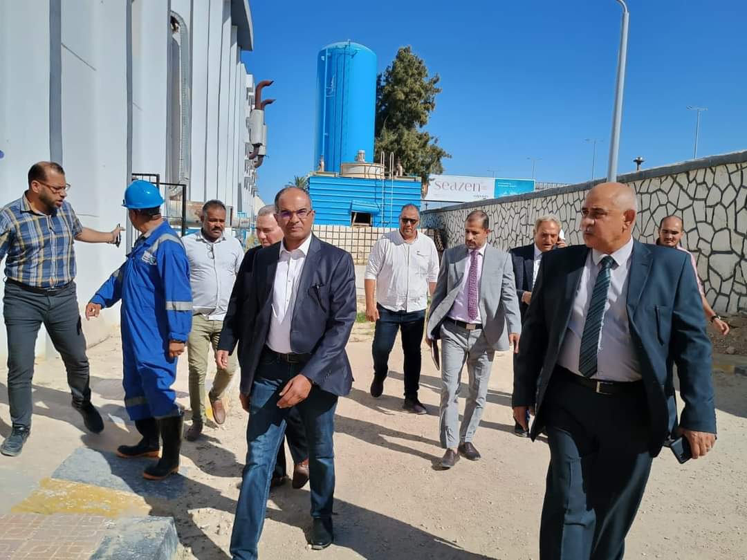 نائب وزير الإسكان يجتمع باللجنة المُشكلة لدراسة موقف خدمات مياه الشرب والصرف الصحى بمطروح