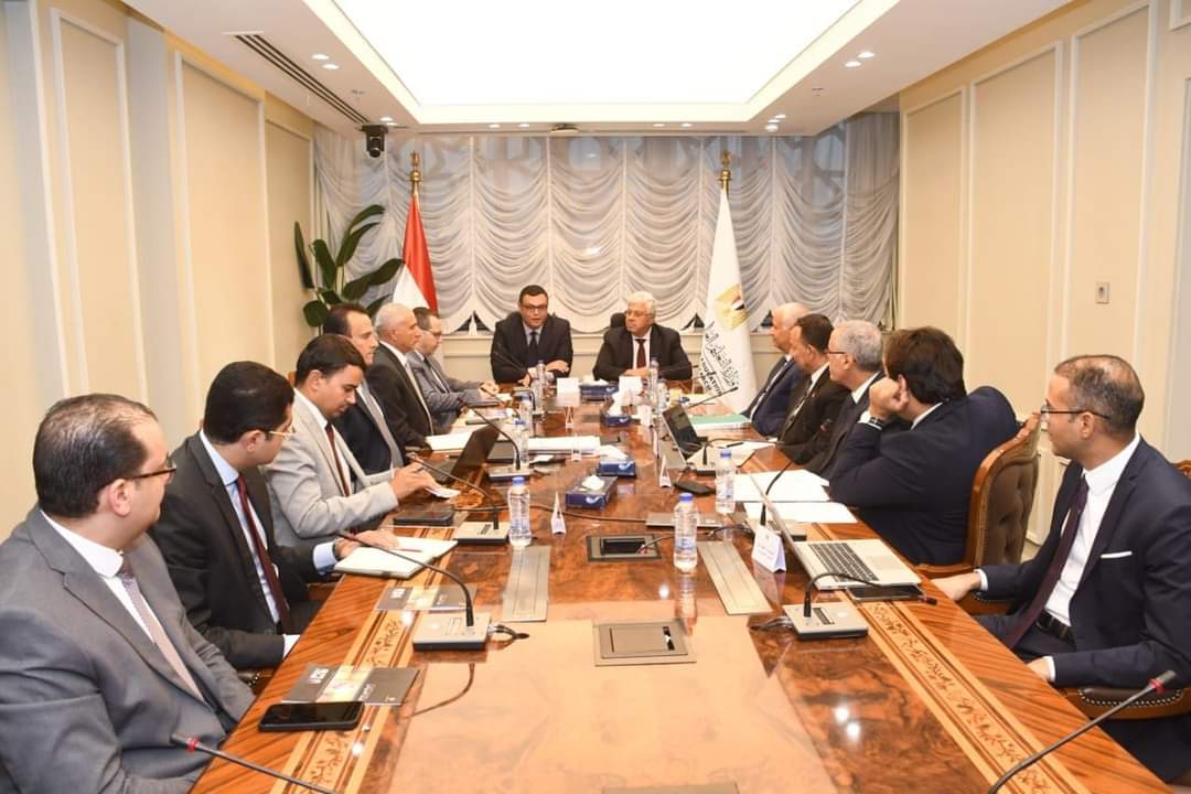 عاشور: التوسع فى إنشاء الجامعات الأجنبية بالمدن الجديدة.. ونتطلع إلى الشراكة مع وزارة الإسكان