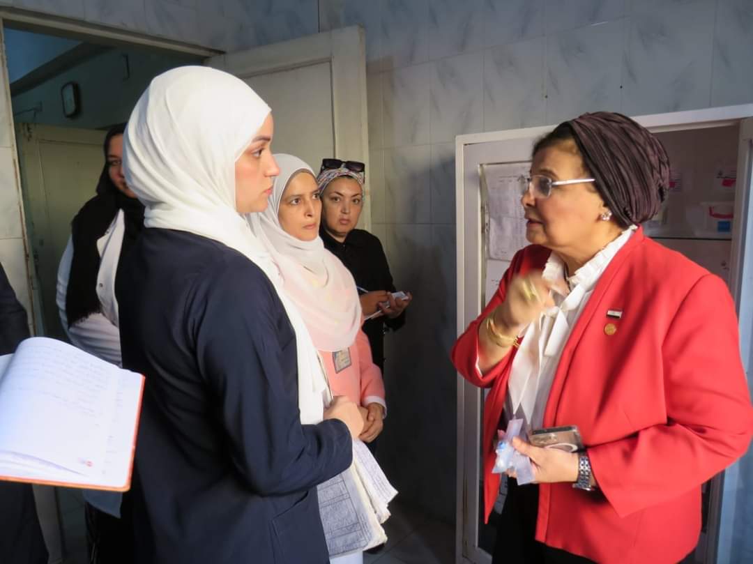 الألفى..تتفقد المركز الصحى الحضرى بإيتاى البارود..وتوصى بتوفير ألبان الأطفال