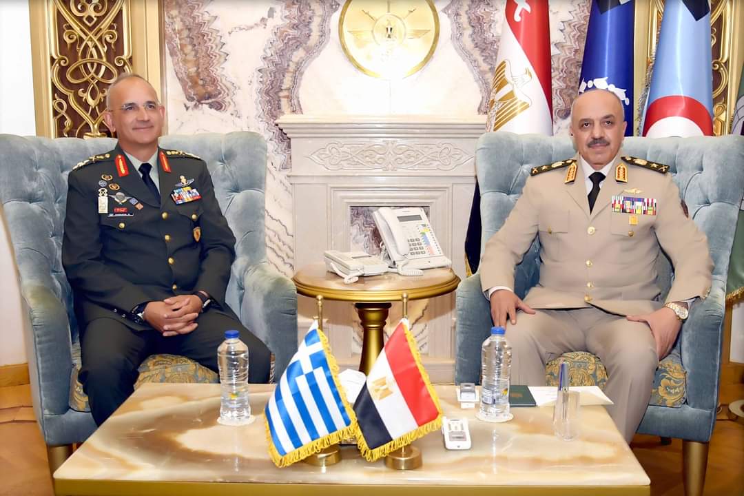 وزير الدفاع ورئيس الأركان يلتقيان رئيس هيئة الأركان العامة للقوات المسلحة اليونانية