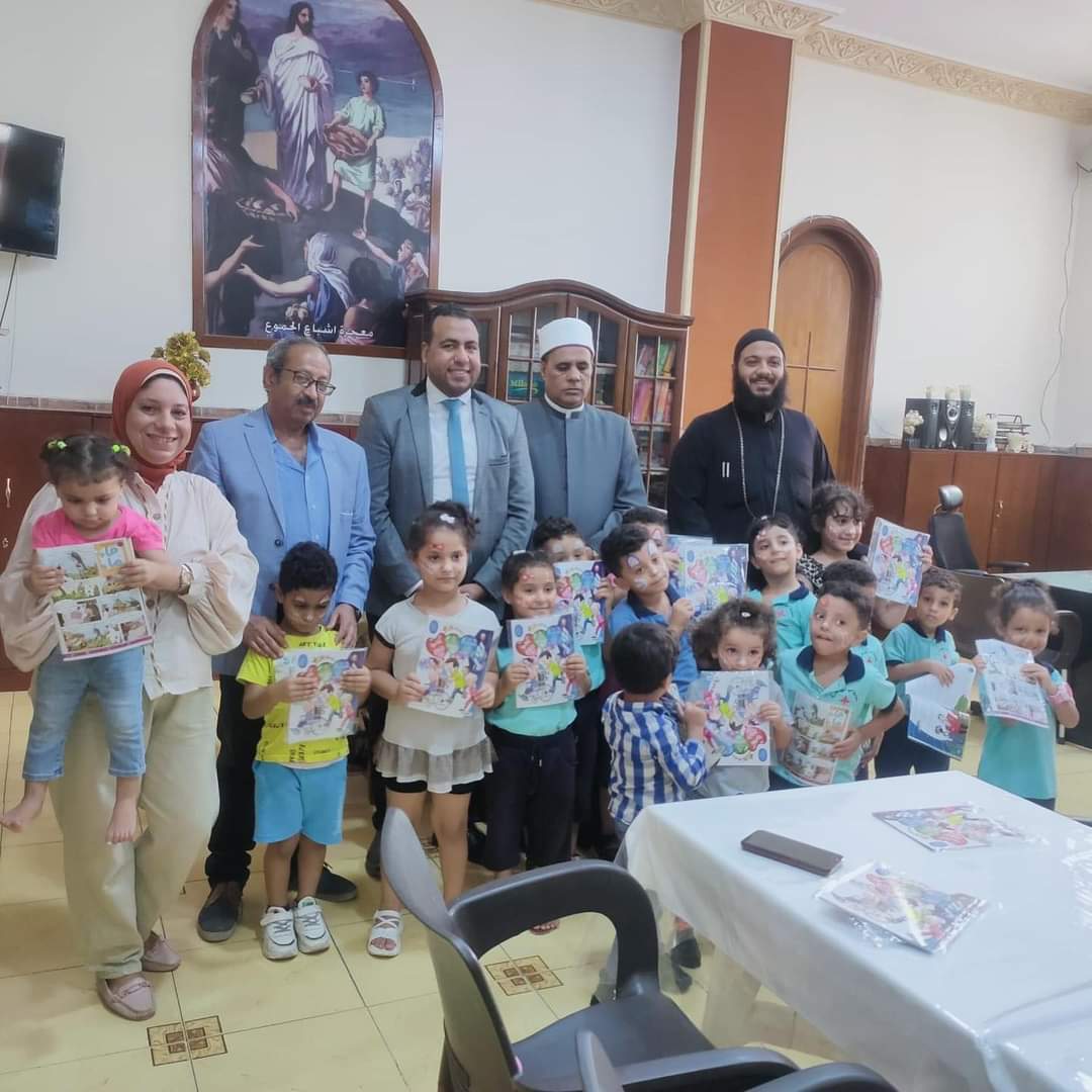 وفد الأزهر يزور أطفال كنيسة السيدة العذراء مريم..للتهنئة بالعيد 