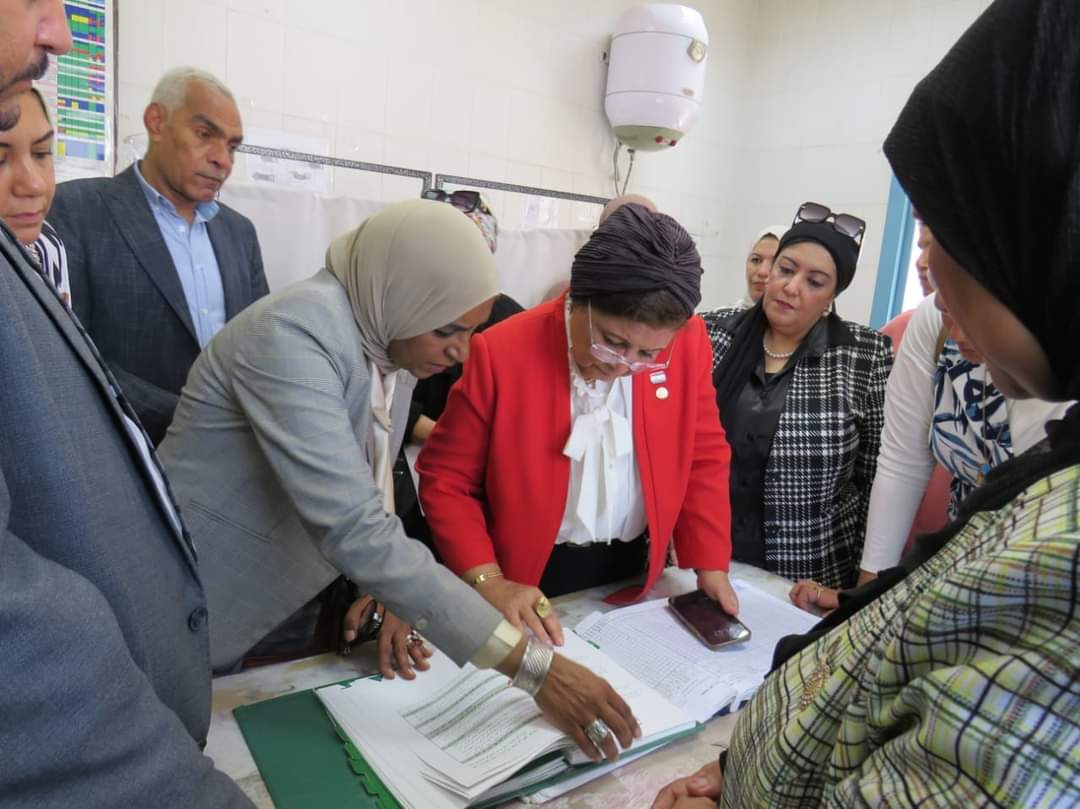 نائب وزير الصحة تتفقد وحدة طب أسرة الحجناية بالبحيرة..وتشيد بمستوى الأداء