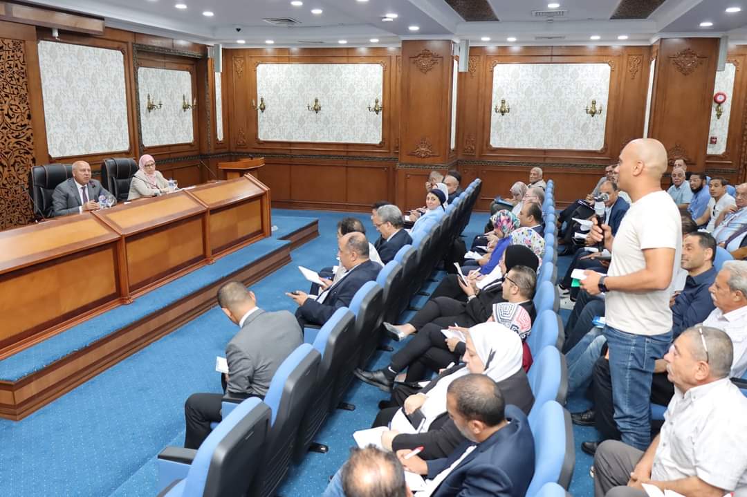 وزير الصناعة يبحث تحديات ومشكلات 70 مستثمرا