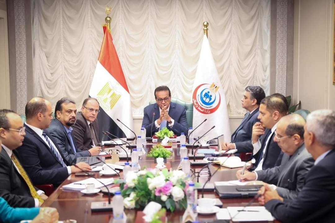وزير الصحة يترأس اجتماع اللجنة الدائمة المختصة بمراجعة أسعار الأدوية 