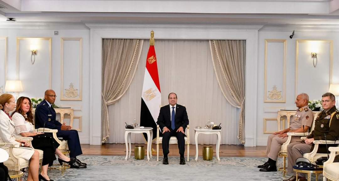 الرئيس : الوضع الإقليمى الراهن يتطلب وقفة حاسمة من المجتمع الدولى