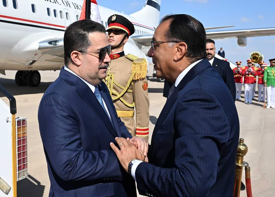 مدبولى يستقبل رئيس الوزراء العراقى بمطار العلمين الدولى