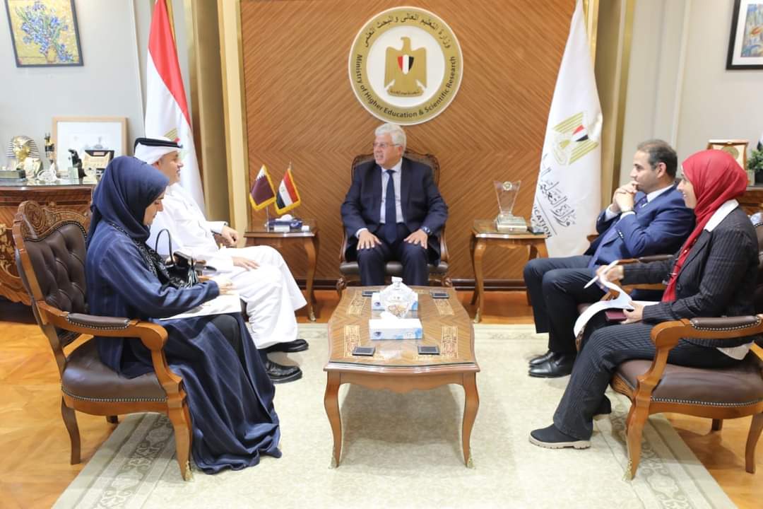 وزير التعليم العالى يبحث مع السفير القطرى سبل التعاون بالمجالات التعليمية والبحثية