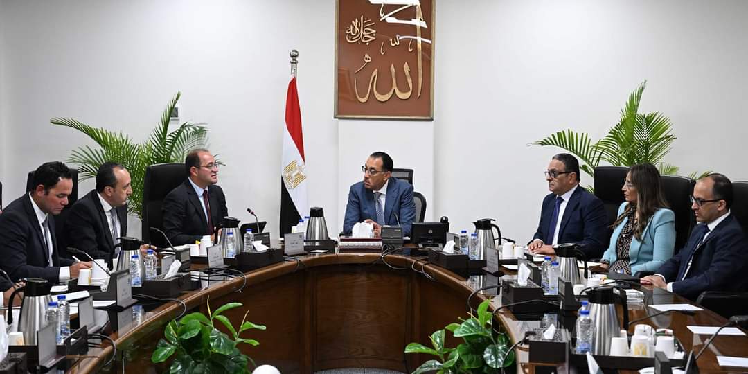 رئيس الوزراء يتابع مع وزير المالية جهود خفض الدين العام