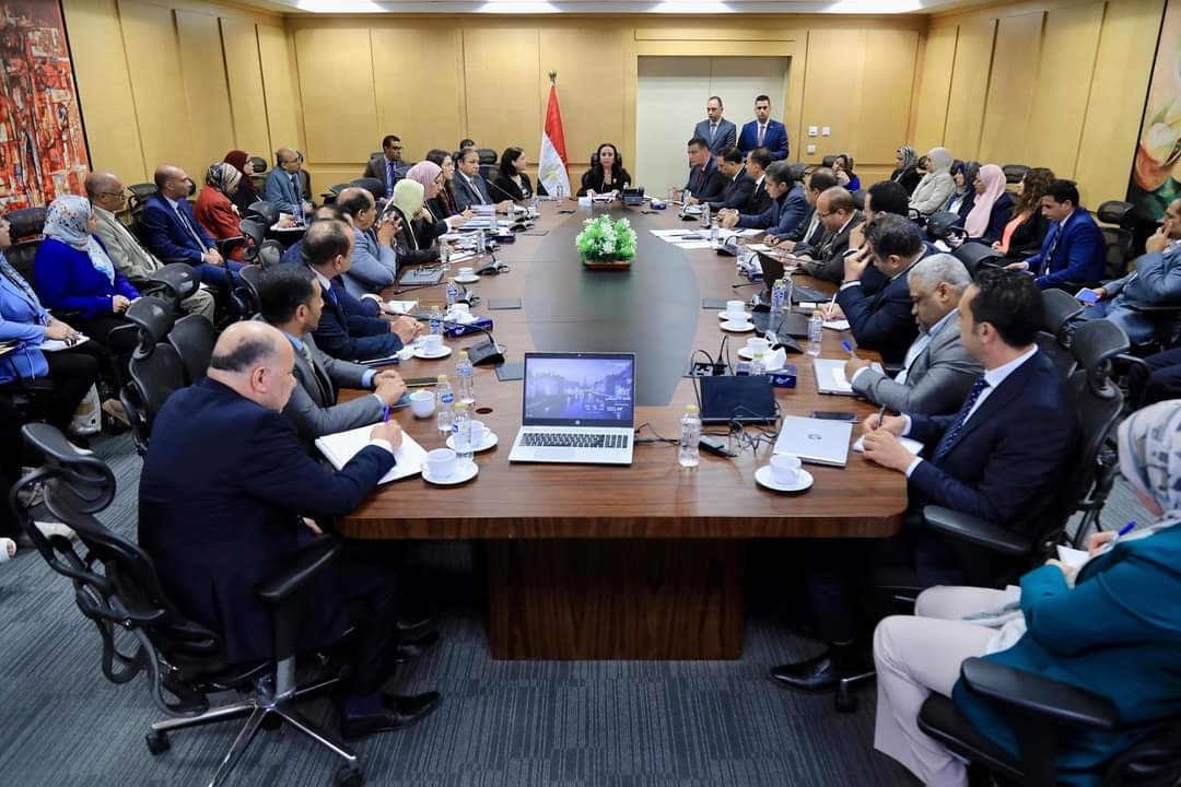 مايا مرسى : التوسع فى رقمنة الخدمات ورفع كفاءة الموظفين
