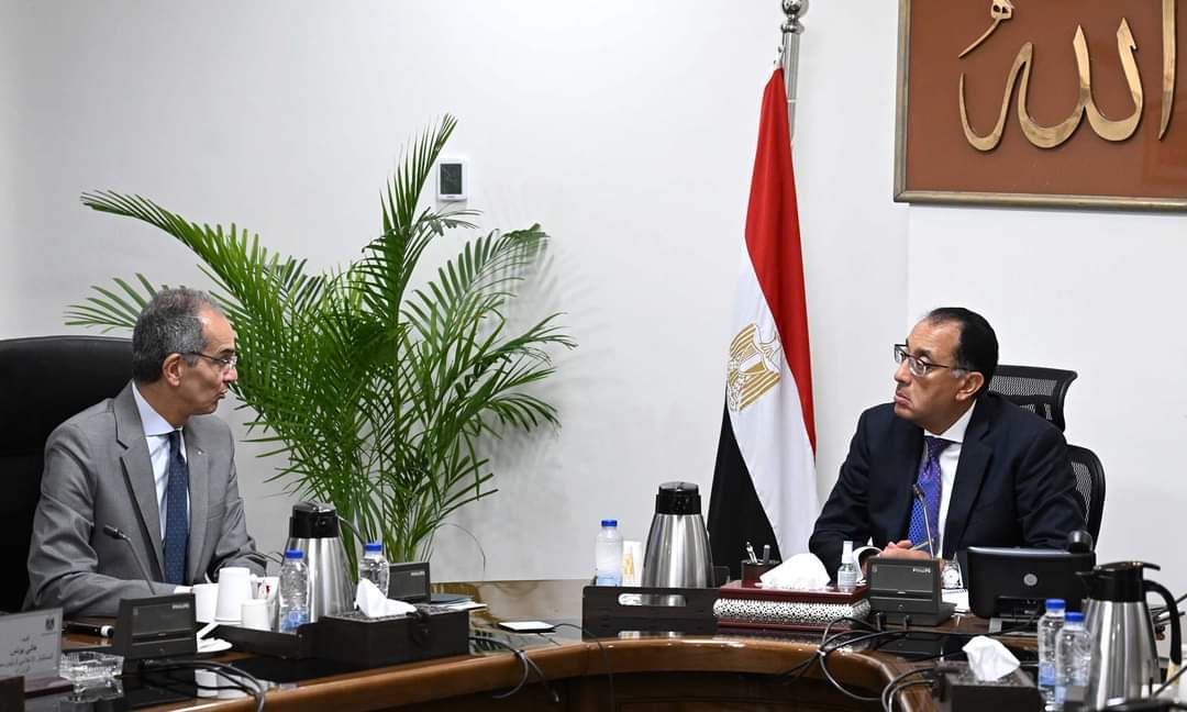 مدبولى : وزارة الإتصالات تلعب دورا حيويا في عملية التحول الرقمي بجميع القطاعات