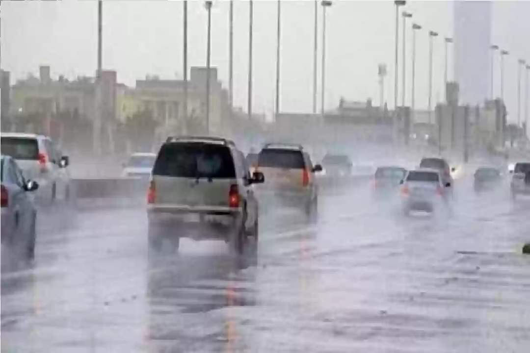 سقوط أمطار خفيفة وغزيرة على 6 مناطق بالجمهورية