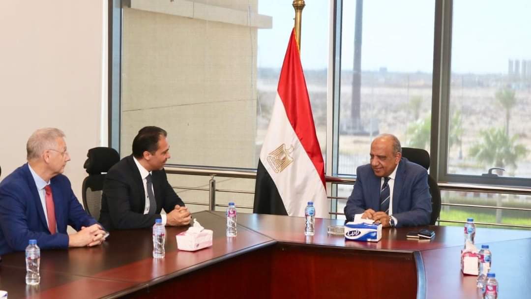 وزير الكهرباء لمسئولى "سيمنس": نسعى لتوطين صناعة مهمات الجهد المتوسط والمنخفض