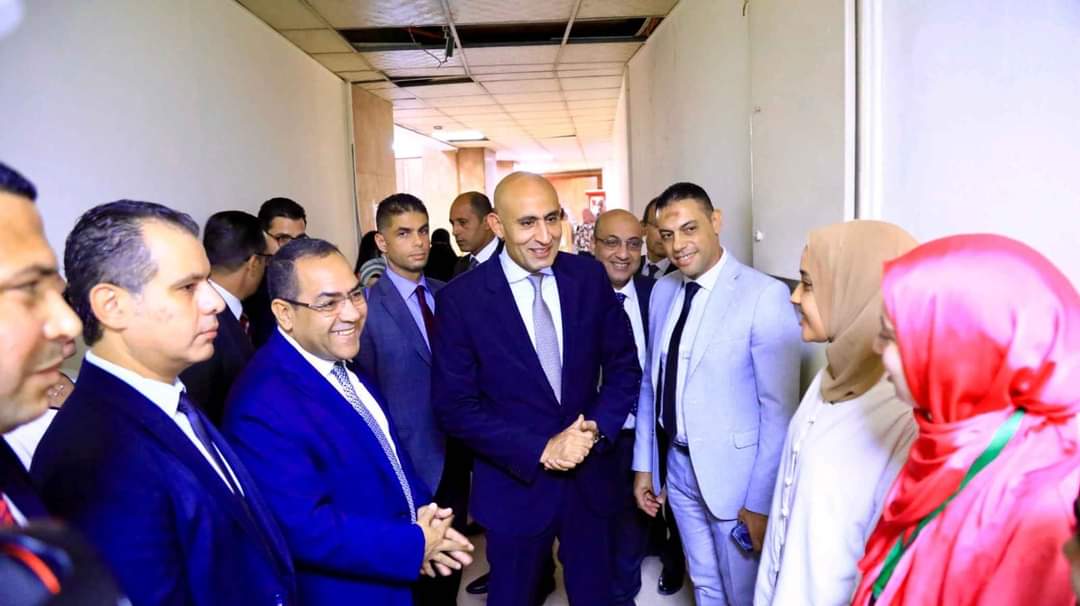 وزير التربية يتفقد أعمال امتحان المتقدمين فى مسابقة شغل وظائف "معلم مساعد مادة" بالتنظيم والإدارة 