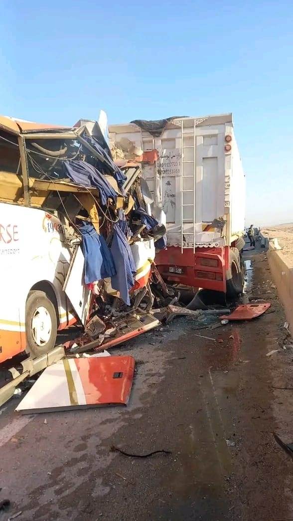 مصرع واصابة 24 في صطدام اتوبيس ونقل تقيل على طريق الاسكندرية مطروح