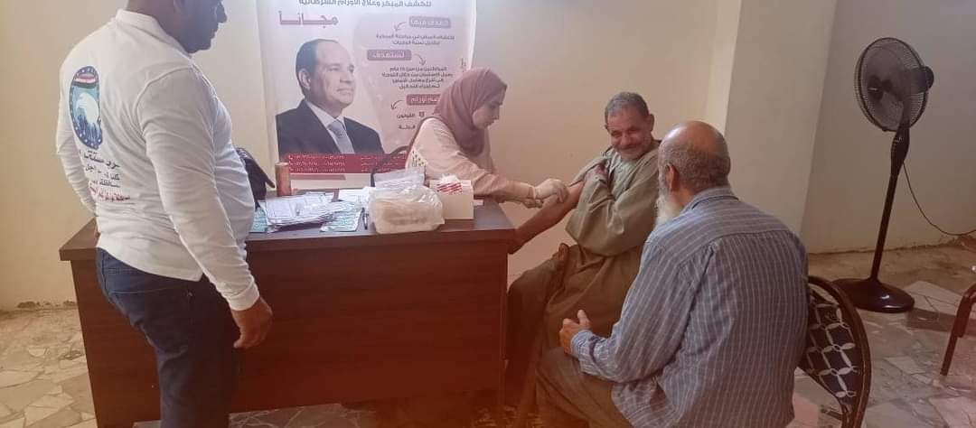 قافلة طبية للكشف عن أمراض القولون والبروستاتا بكفر يوسف بدمياط