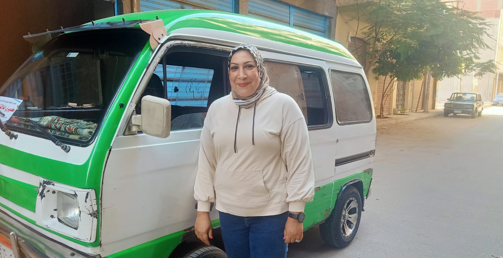 «أم كريم» .. أول سائقة «سرفيس» بمحافظة البحيرة