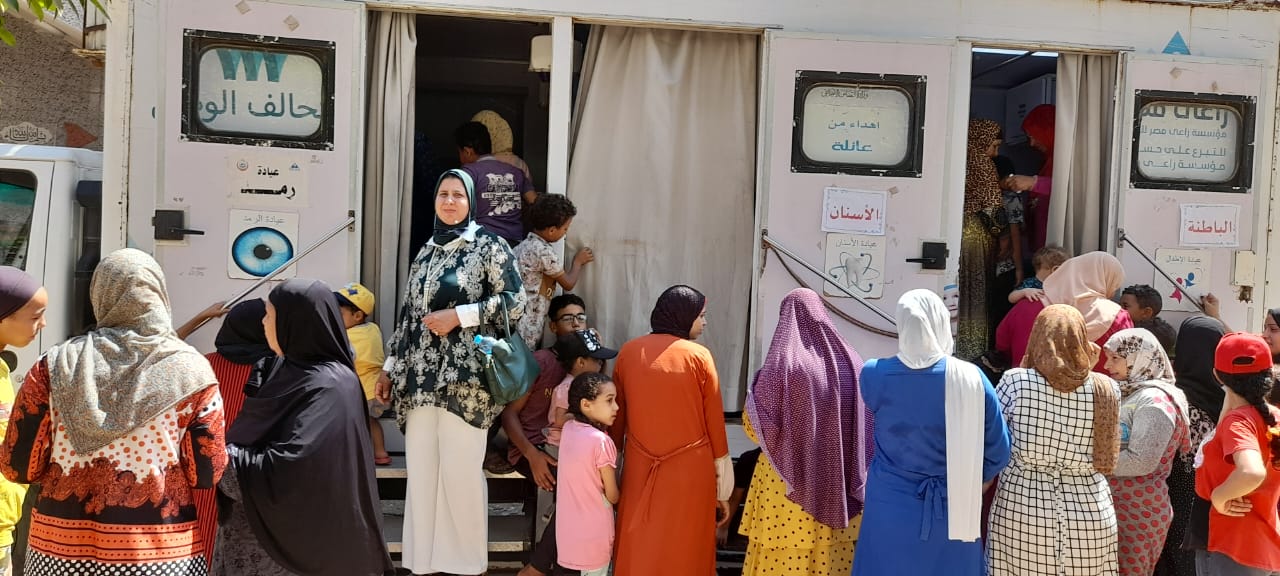 خدمات طبية بمختلف التخصصات .. في قافلتين سكانيتين بالبحيرة