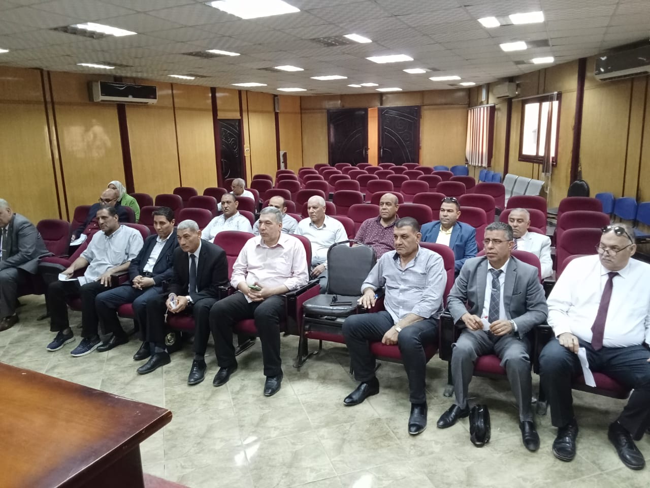«الديب» يعقد اجتماعا مع مديرى الادارات التعليمية .. لمتابعة استعدادات العام الجديد