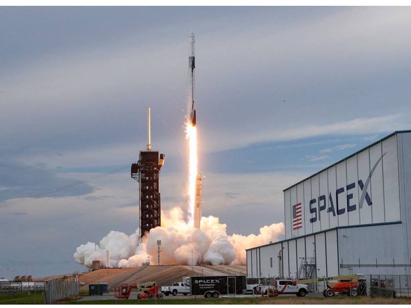 سبيس إكس الأمريكية .. تطلق 23 قمرا صناعيا جديدا إلى الفضاء - الخبر لايف