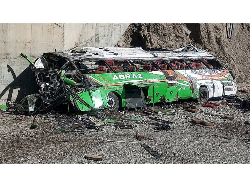 مصرع 22 شخصا على الأقل .. بحادث انقلاب حافلة في باكستان