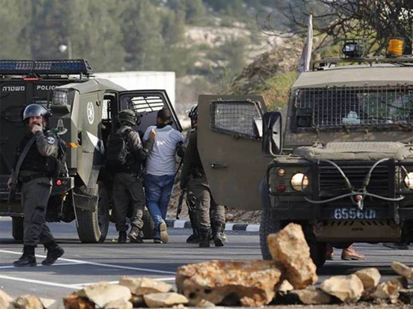 قوات الاحتلال الإسرائيلي تعتقل 30 فلسطينيا من الضفة الغربية .. بينهم طالبة وأسرى سابقين