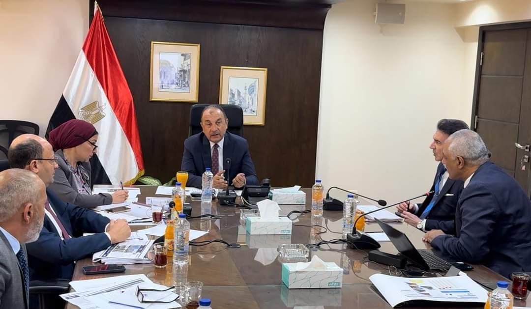 وزير قطاع الأعمال يزور القابضة للتشييد