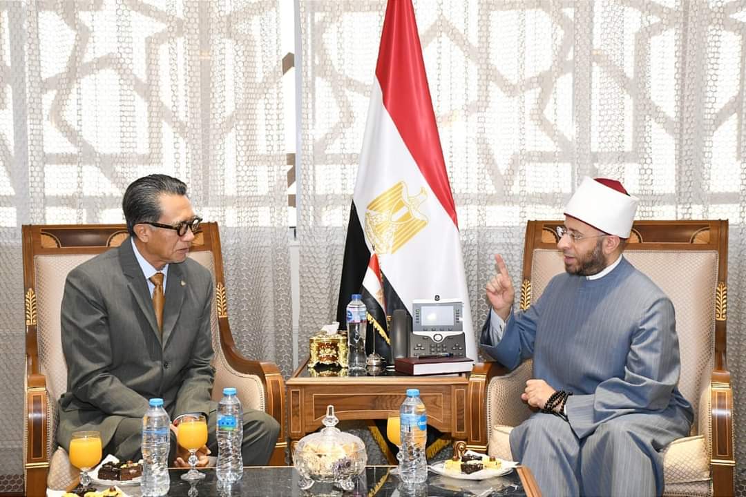 وزير الأوقاف يبحث مع سفير إندونيسيا بالقاهرة..التعاون المشترك