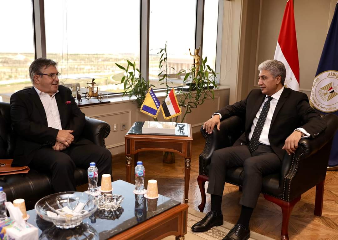 وزير السياحة والآثار يبحث مع سفير البوسنة والهرسك بالقاهرة تعزيز آواصر التعاون المشترك
